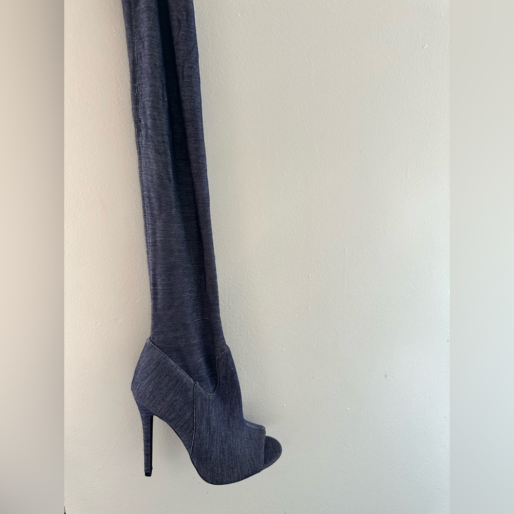 Chic Gray Peep-Toe Heels